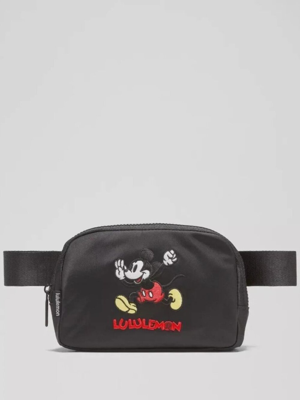 Disney x lululemon Everywhere Belt Bag 1L – Mickey in Motion Graphic Crossbody - Picture 2 of 6